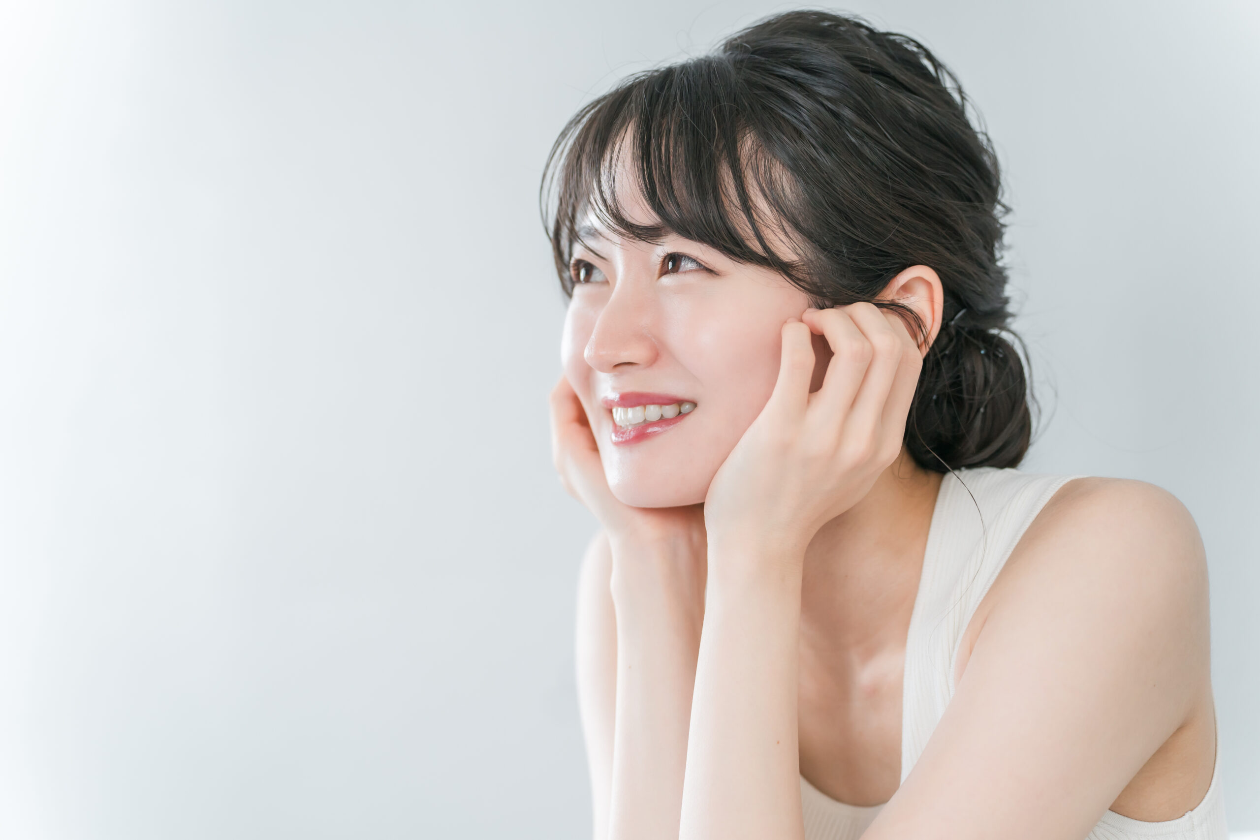 若い女性の横顔